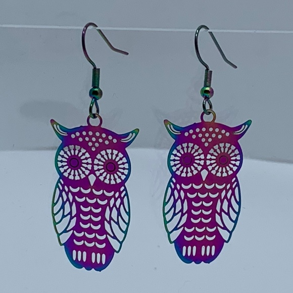 NWT. Handmade Shimmering Iridescent Rainbow Metal Owl Earrings! - Picture 1 of 2